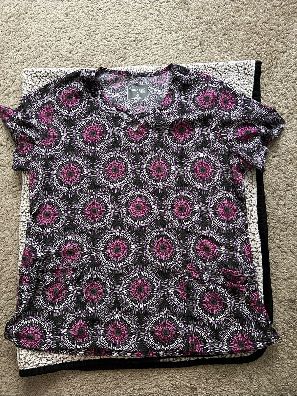 Uniform Advantage Black & Pink Circular Medallion Short Sleeve scrub top